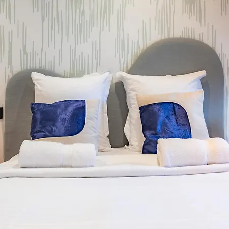 Апартаменты Bright Ac In Marais Bastille
