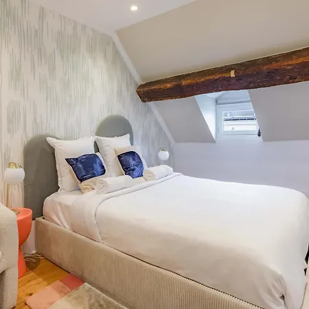 Bright Ac In Marais Bastille
