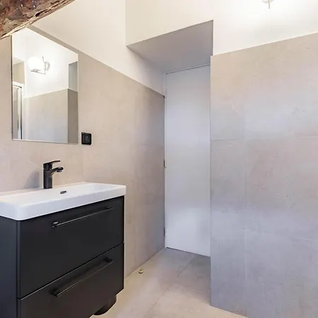 Bright Ac In Marais Bastille *